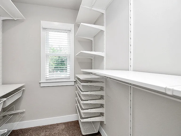 1420 W 4th St — Photo 14