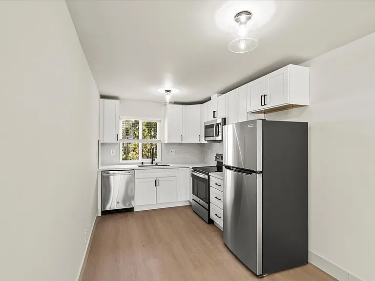 215 W Olive Ave — Photo 10