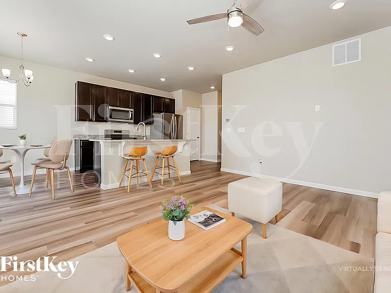 1902 Villageview Ln — Photo 6