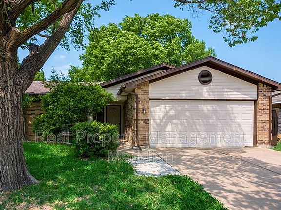 2nd image of 4325 Spindletree Ln