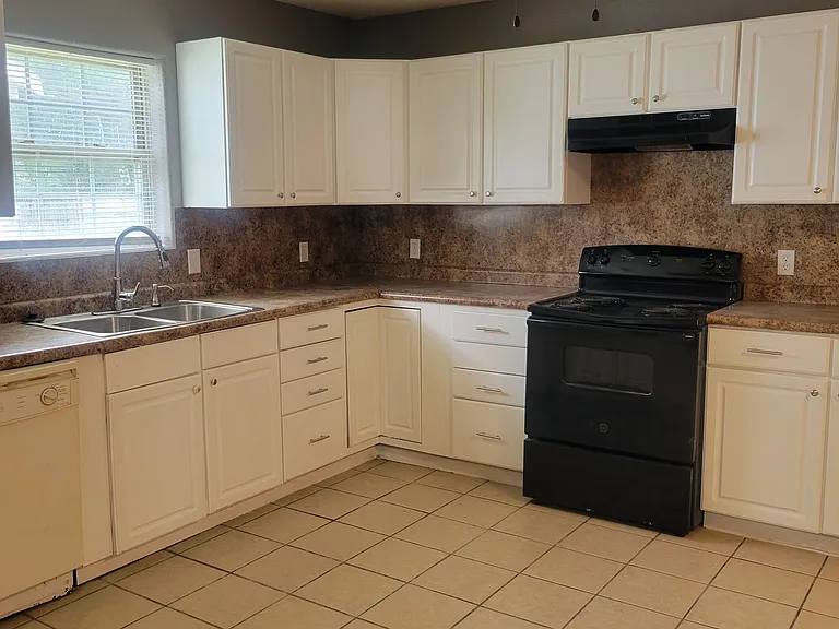 1620 Chandler St — Photo 7