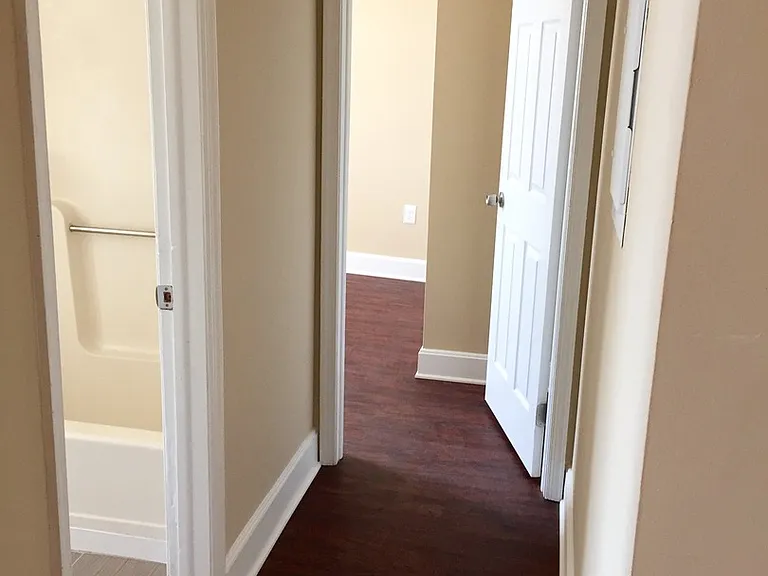 Huntington Apartments — Photo 28