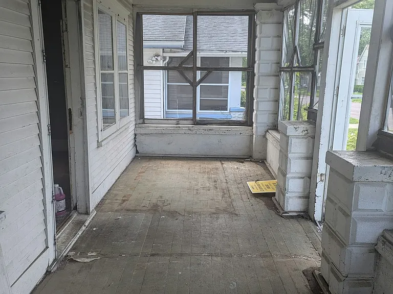 908 W Macqueen Ave — Photo 5