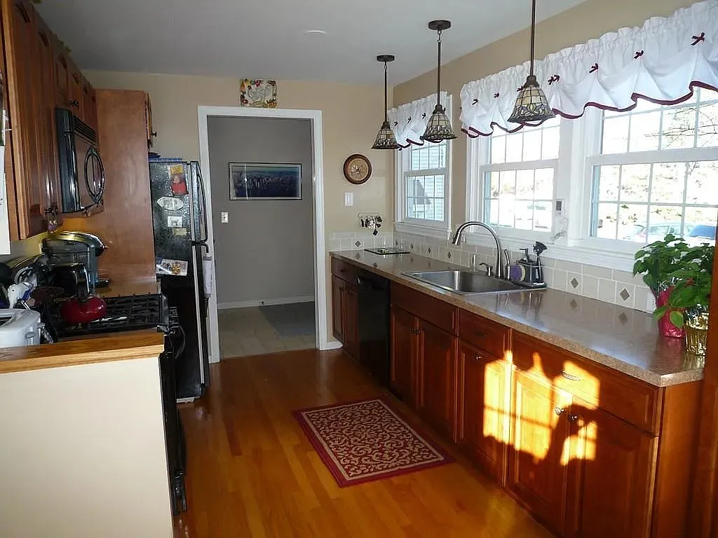 2 bed, 1261 sqft, $3,300 — Photo 2