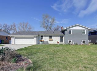 724 Mill Creek Ln, Clinton, IA 52732