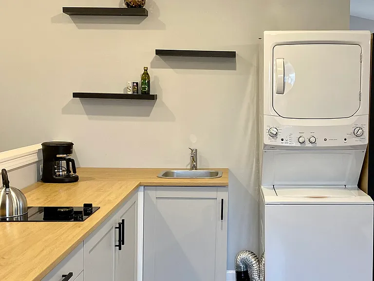 1031 Elm St #A — Photo 4