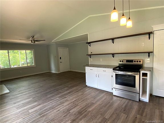 3rd image of 915 Wood St