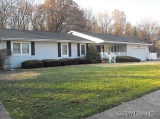 19 Lakewood Dr, Centralia, IL 62801
