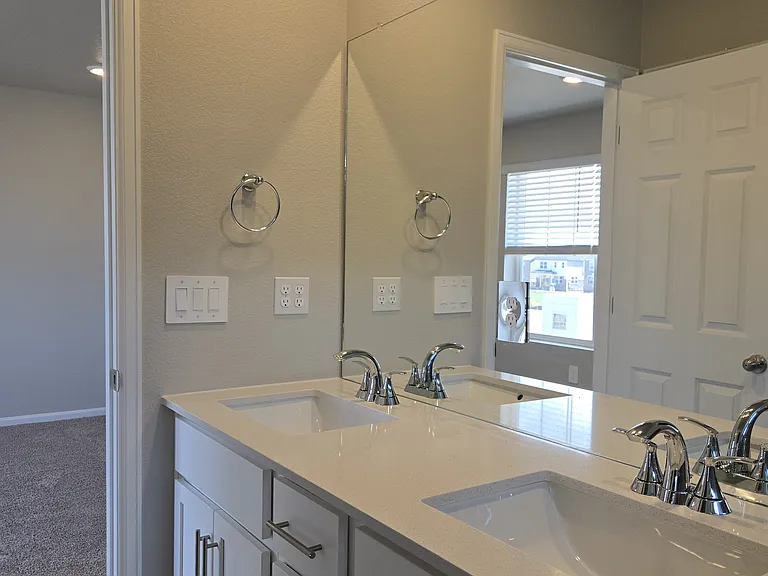 22465 E 7th Pl — Photo 34
