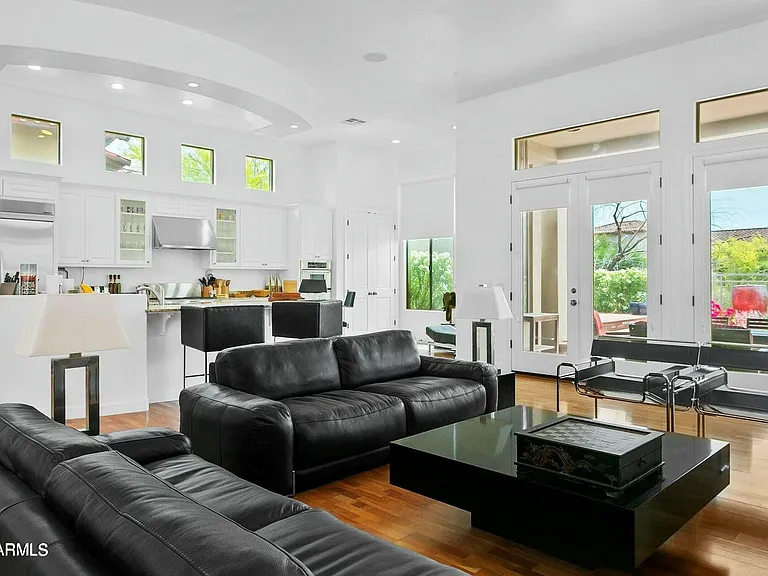 7439 E Camino Rayo De Luz — Photo 2