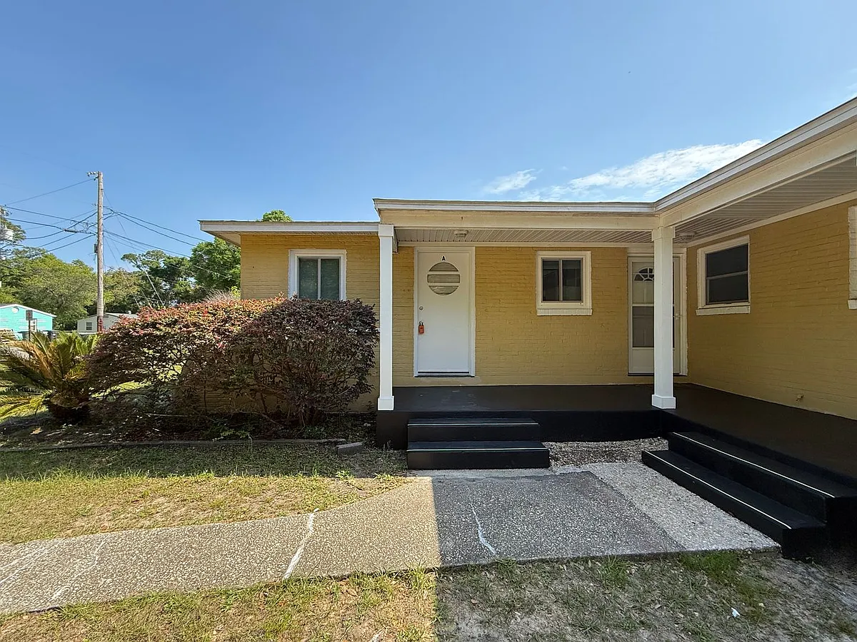 Building Photo - 205 Holmes Dr #A