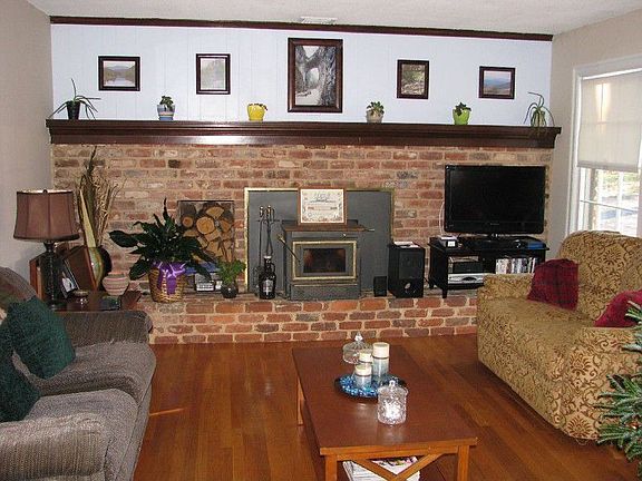 2nd image of 411 Woodland Cir