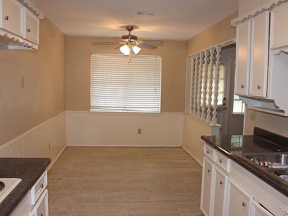 4th image of 2316 Grandview Dr