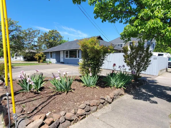 1204 W Main St, Medford, OR 97501