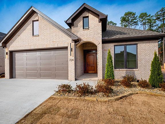 3rd image of 724 Edgewood Cir