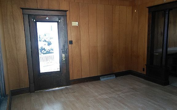 2nd image of 112 E Mulberry St