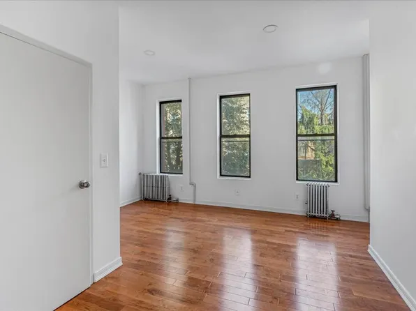 37 Jewel Street image 27 of 32