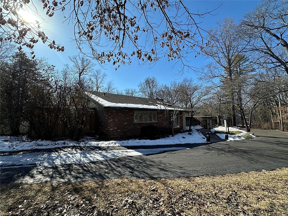 2nd image of 220 Country Club Ln