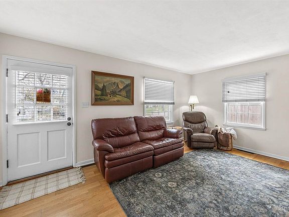 5th image of 2253 Meadowbrook Dr SE