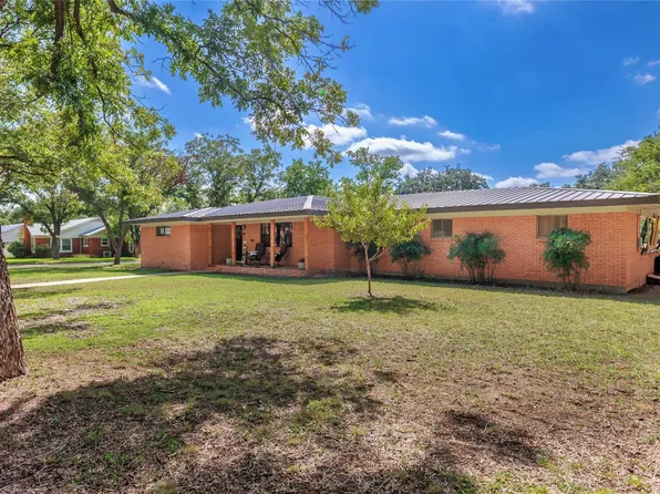 603 W 14th St, Brady, TX 76825