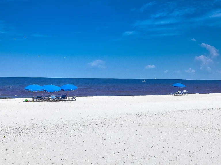 Pelican Bay white sandy beach