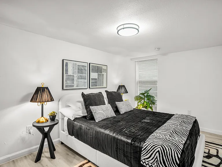 2737 Stuart Dr #2 — Photo 28