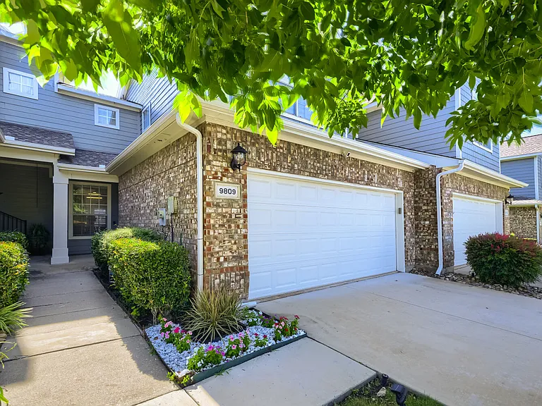 9809 Cambria Ct — Photo 3