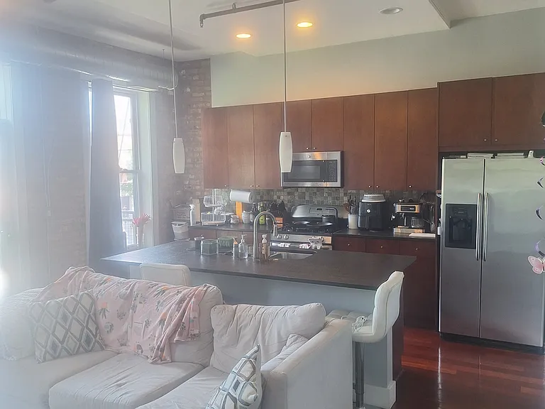 3133 N Lakewood Ave #2G — Photo 2