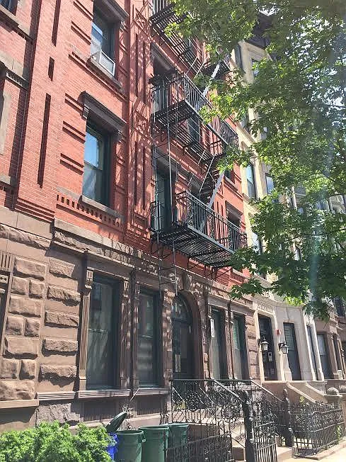 Building Photo 3
