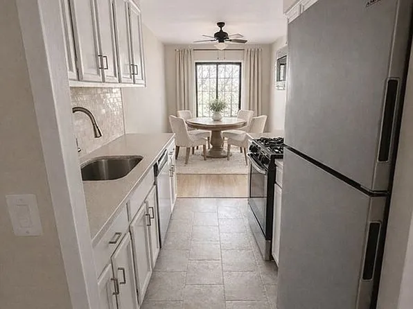 2 Elmwood Park Dr APT 224, Staten Island, NY 10314