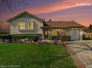 2067 Champagne Dr, Ann Arbor, MI