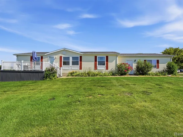 4468 Wynnwood Dr, Howell, MI 48843