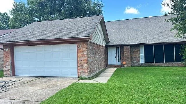 3 bed, 2.5 bath, 2110 sqft, $2,100 — Photo 2