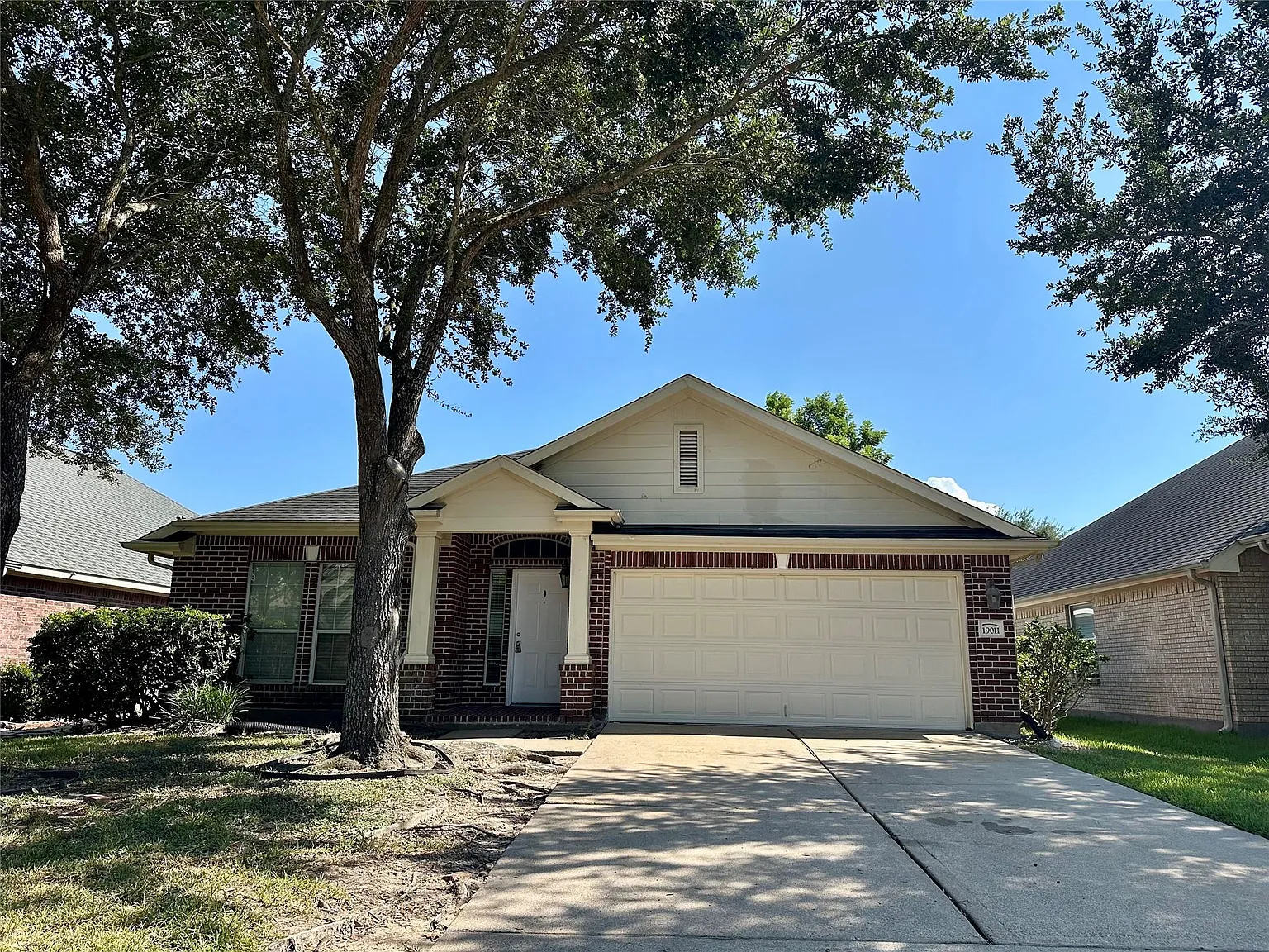 3 bed, 2.0 bath, 2132 sqft, $1,995 — Photo 1