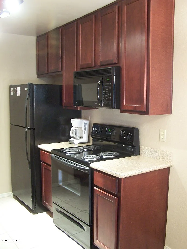 1 bed, 1.0 bath, 725 sqft, $1,450 — Photo 2