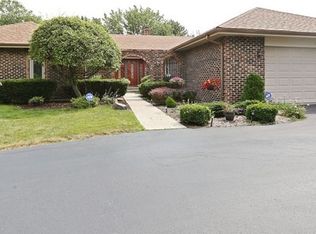 307 Hambletonian Dr, Oak Brook, IL 60523