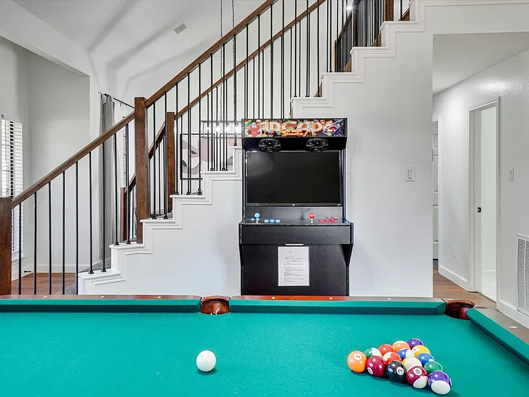 922 Blackstone Dr — Photo 12
