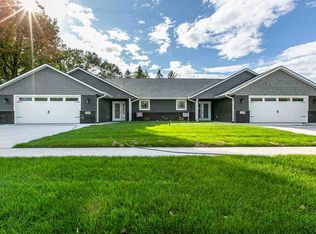 1228 N 2nd St, Manchester, IA 52057