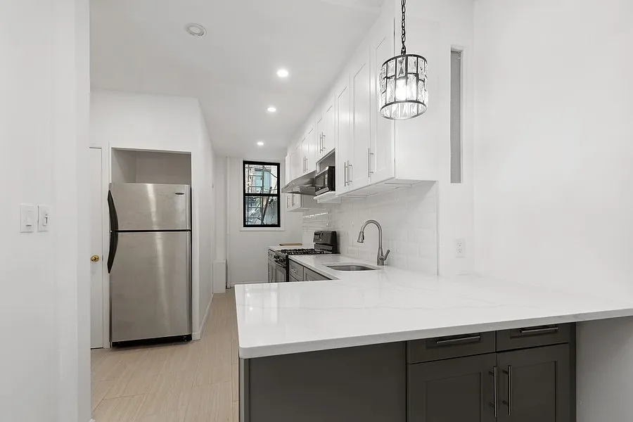 239 W 26th St #1E