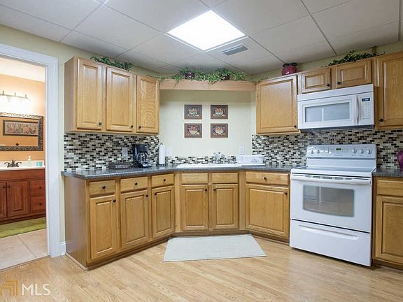 5th image of 540 Guinevere Ct