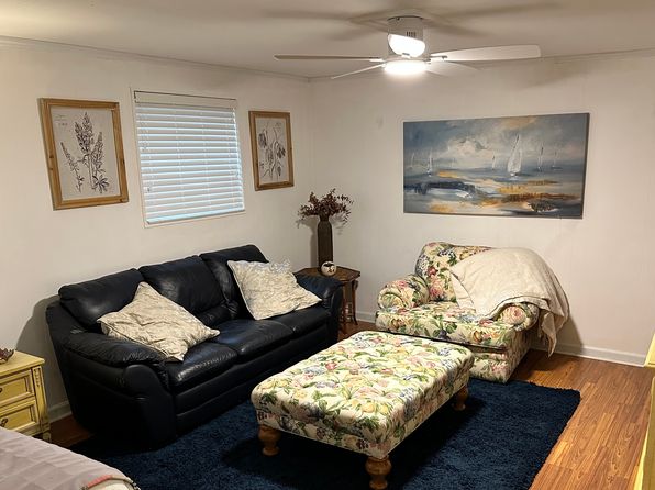 5909 Stoneleigh Rd #B