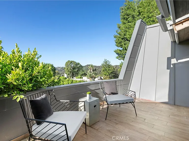 9625 Oak Pass Rd — Photo 17