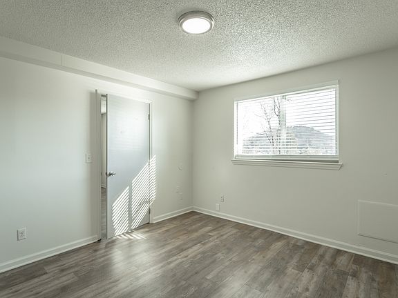 4th image of 132 Goodson Ave #19