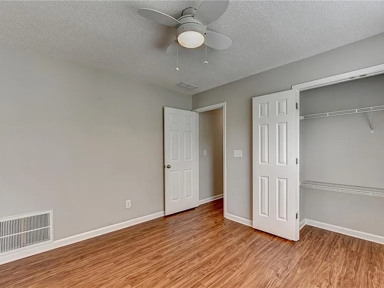 565 Alstonefield Dr — Photo 33