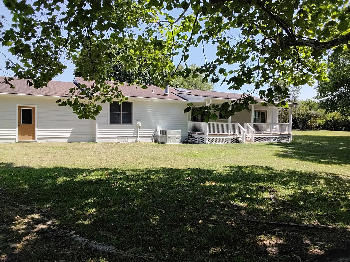 Newport home on Big lot! — Photo 3