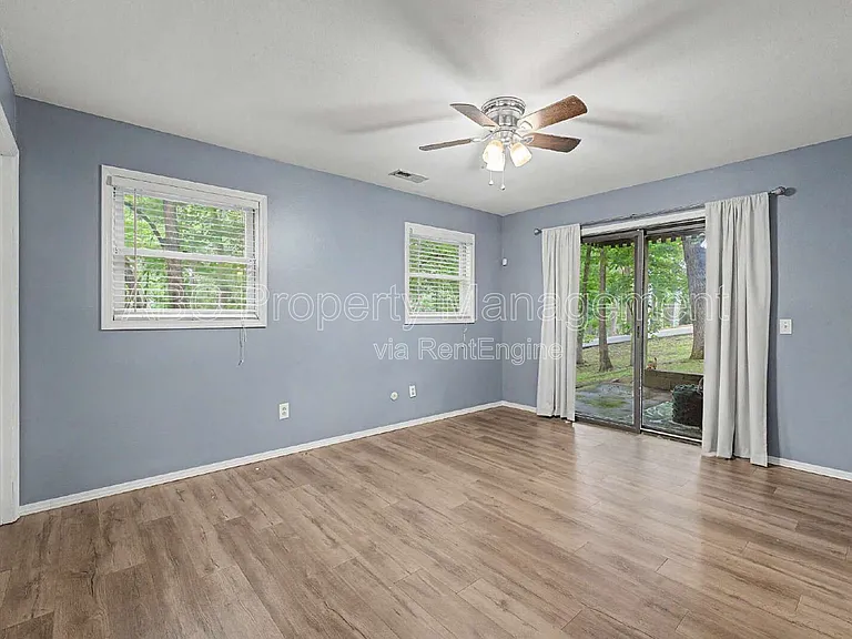 2 William Ln — Photo 12