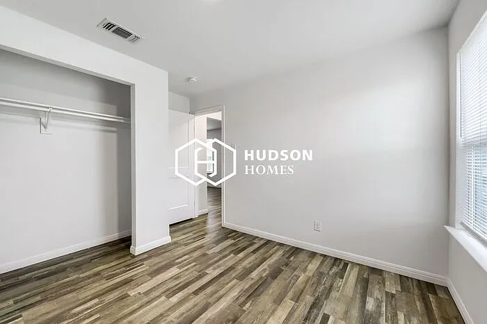 810 W 19th St — Photo 8
