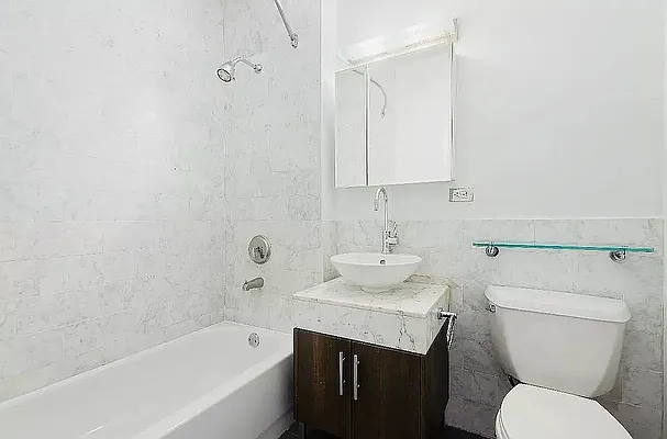 Rented by City Zen Realty | media 13