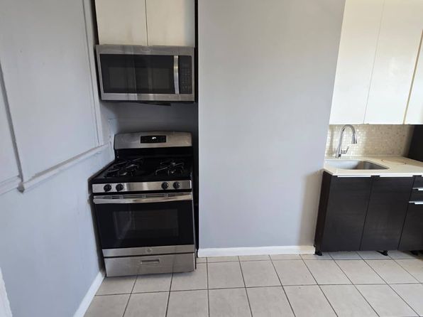 218 Bowers St #2R