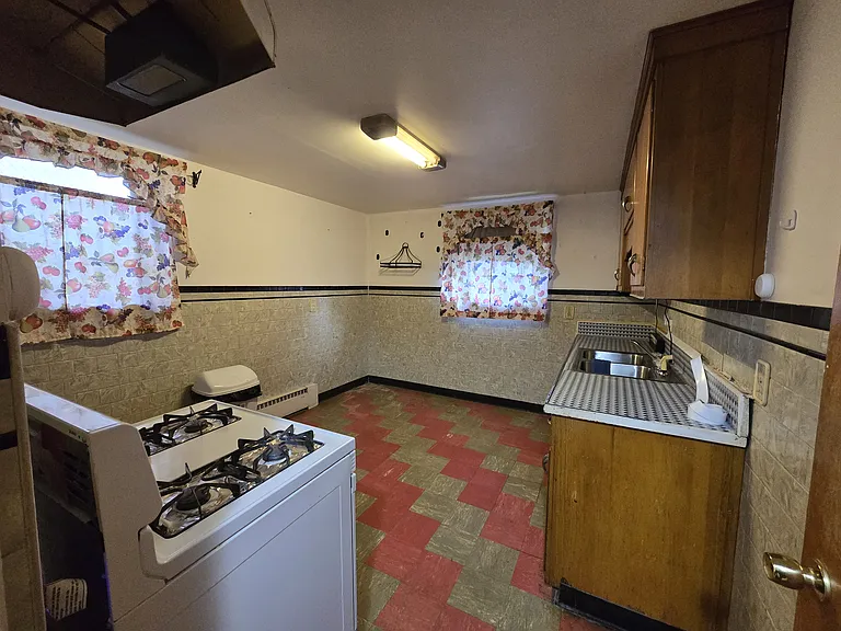 535 E 43rd Ave — Photo 16